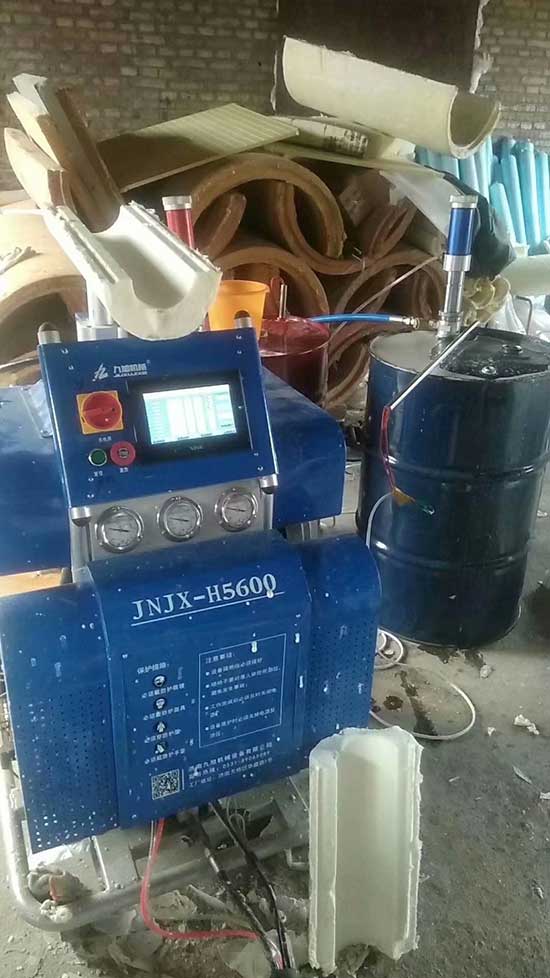 H5600系列預(yù)制型硬質(zhì)保溫瓦殼管發(fā)泡機(jī)